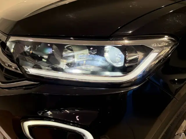 Volkswagen T-Roc view 14