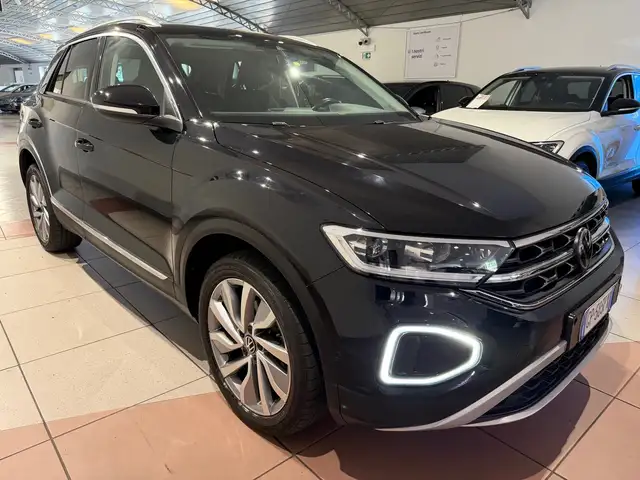 Volkswagen T-Roc view 6