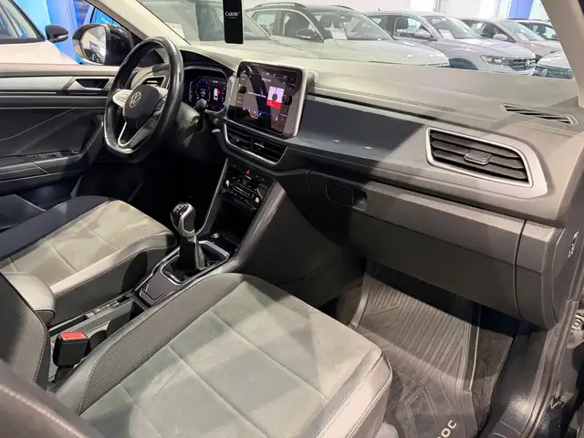 Volkswagen T-Roc view 9