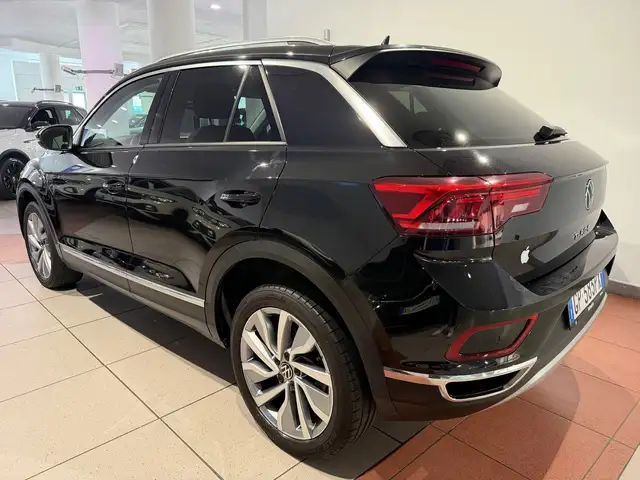 Volkswagen T-Roc view 3