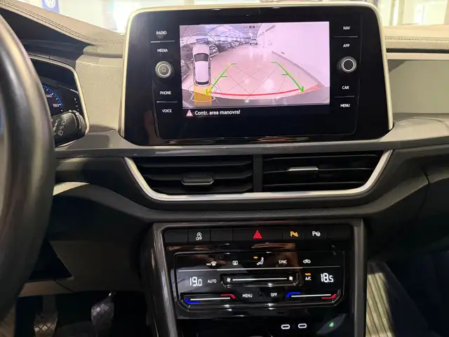 Volkswagen T-Roc view 12