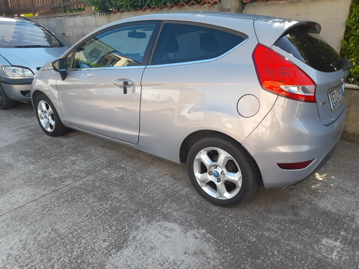 Ford Fiesta Fiesta VI 2008 3p 1.4 tdci Titanium c/esp E5 Grigio - 1