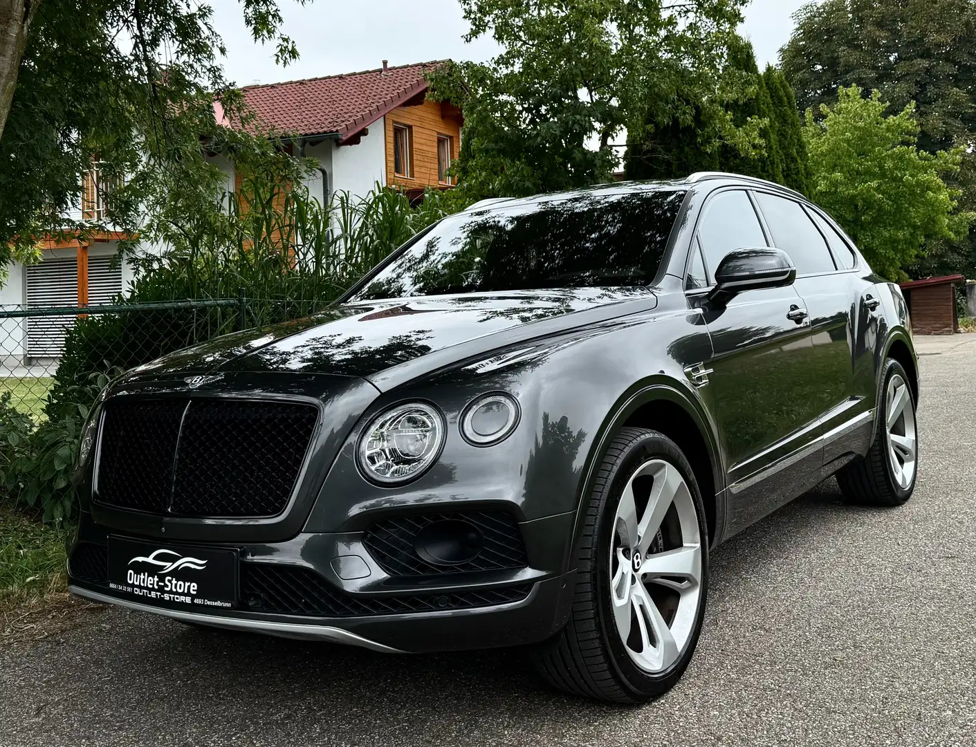Bentley Bentayga V8*7Sitzer*Panorama*Luft*Night-Vision*VOLL*22'' Gris - 1