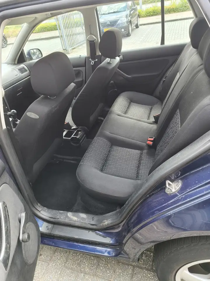 Volkswagen Golf 1.6-16V Trendline, foto 7