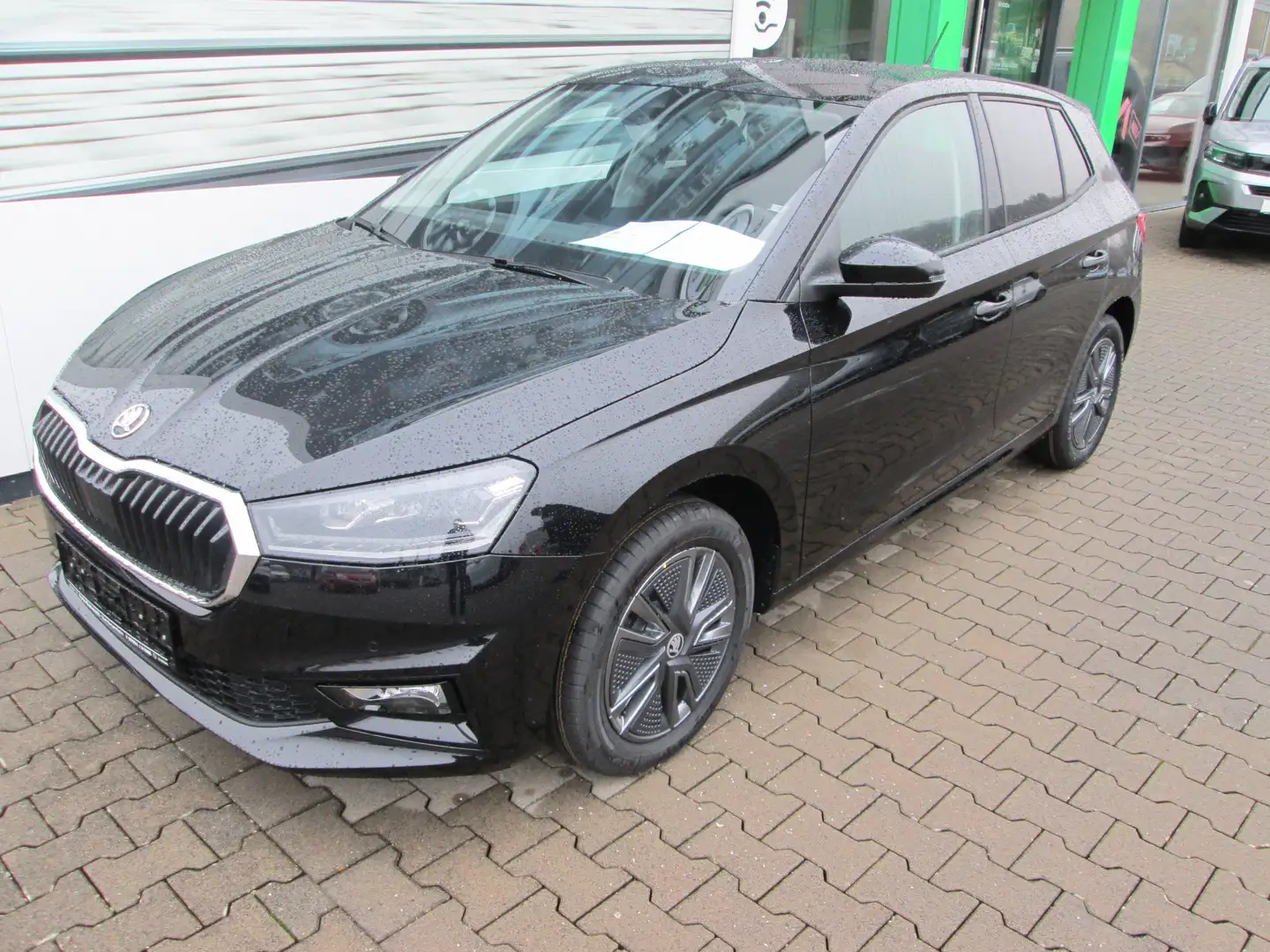 Skoda Fabia Tour Schwarz - 1