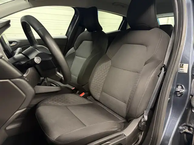 Renault Clio view 4