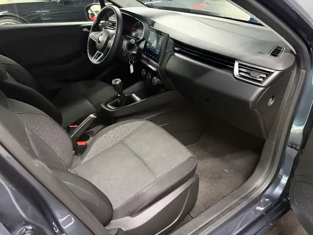 Renault Clio view 6