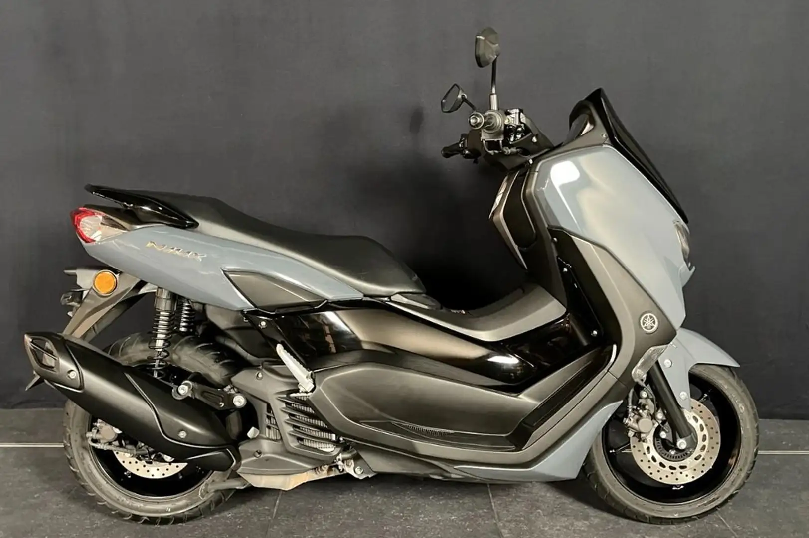 Yamaha NMAX Gris - 1