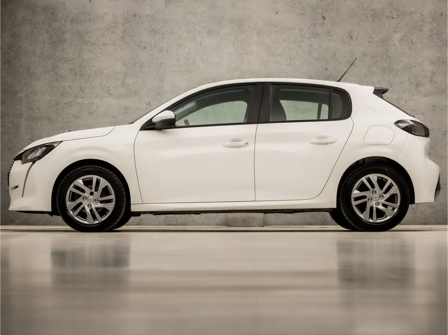 Peugeot 208 1.2 PureTech Sport (APPLE CARPLAY, GROOT NAVI, 360 Wit - 2