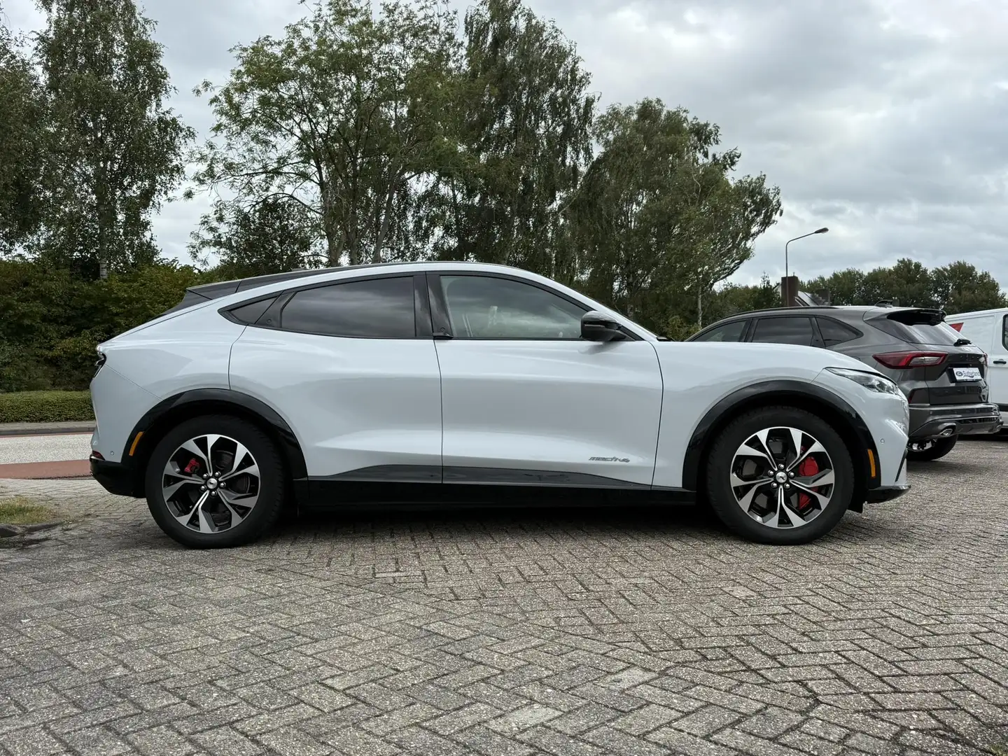Ford Mustang Mach-E Premium AWD 75 kWh | 269pk Panorama dak | B&O Audi Blanc - 2