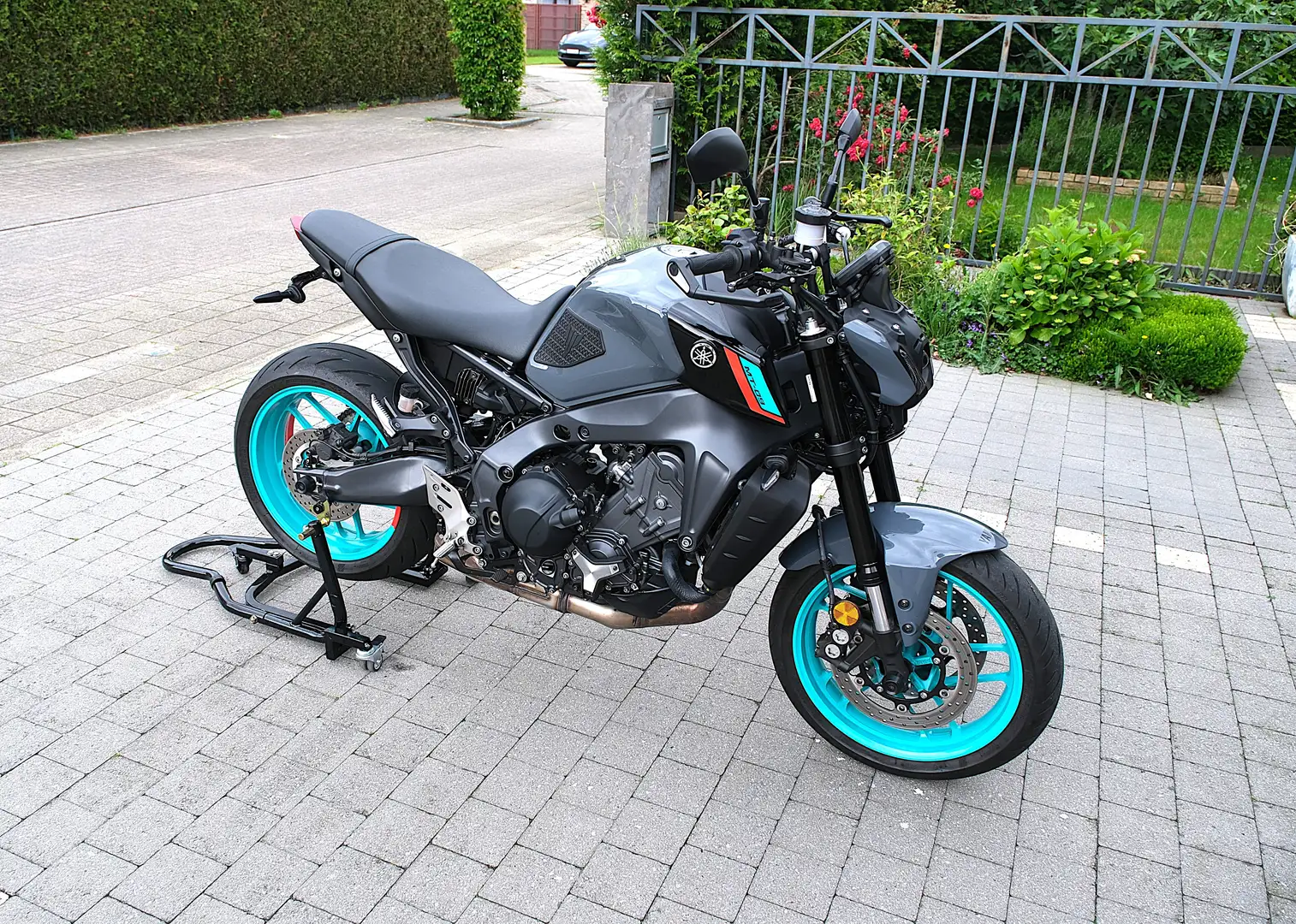 Yamaha MT-09 Cyan Storm 35kw Grijs - 1