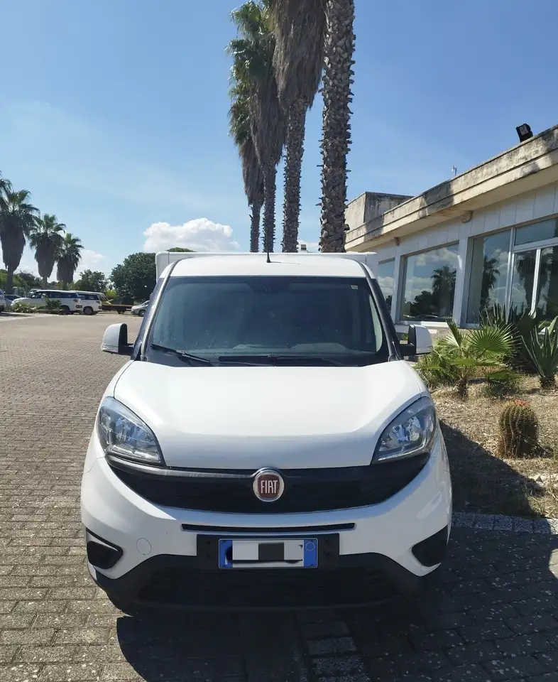 Fiat Doblo 1.6 mjt 16v Lounge s&s 105cv — photo 1 of 5