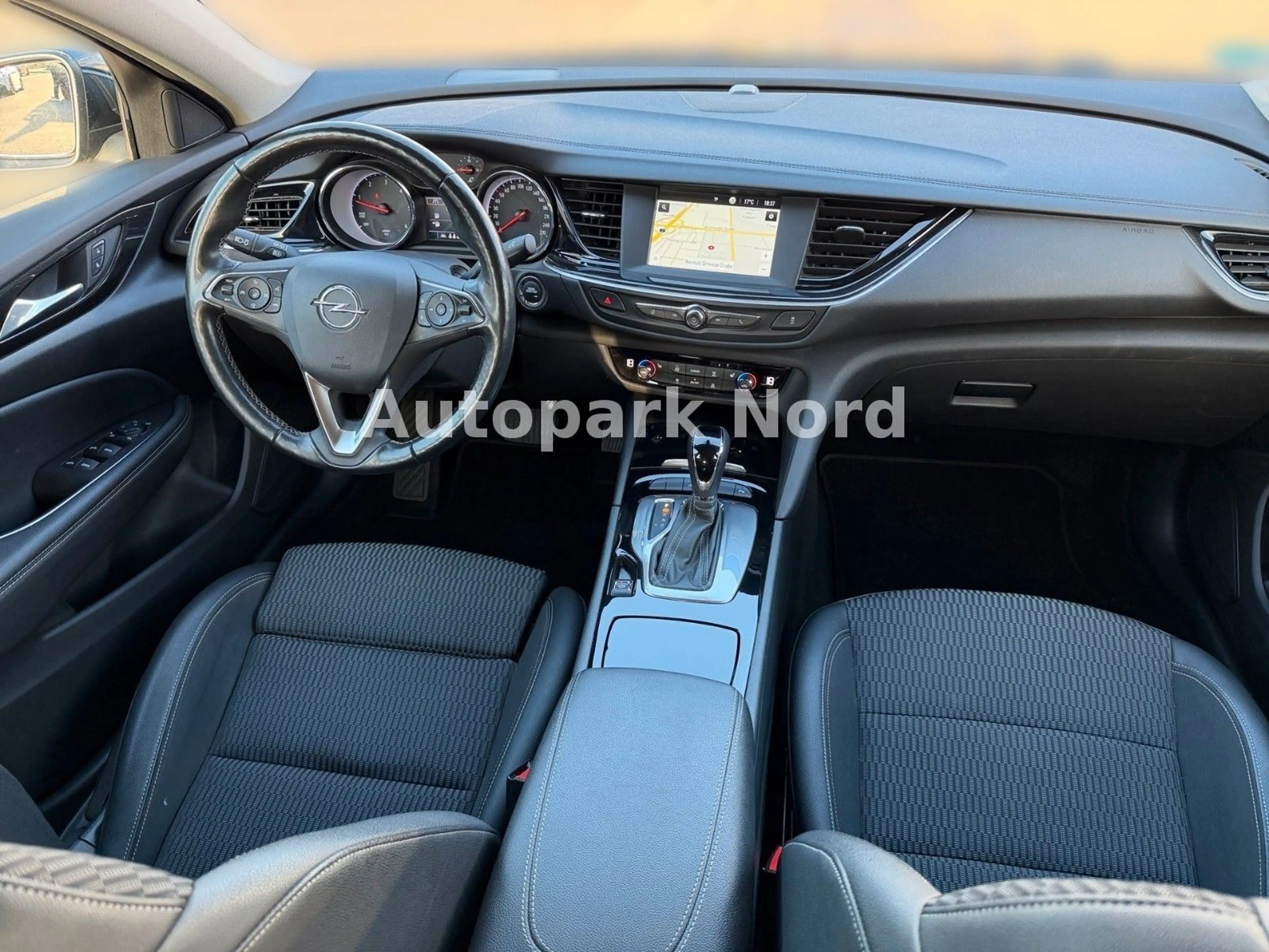 Opel Insignia 2.0D Aut. 128kW Elegance GS/1.HAND/LED — photo 12