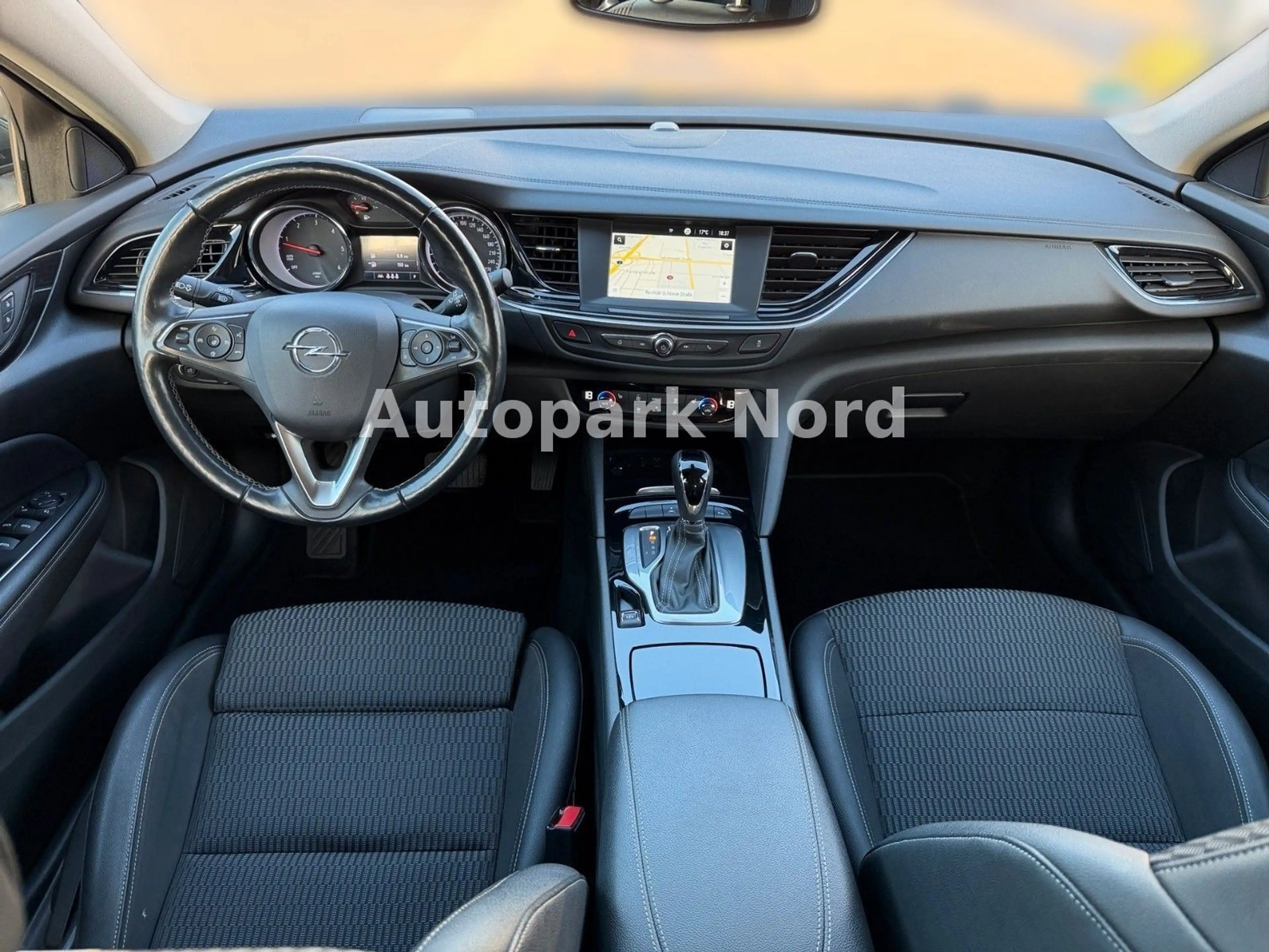 Opel Insignia 2.0D Aut. 128kW Elegance GS/1.HAND/LED — photo 9