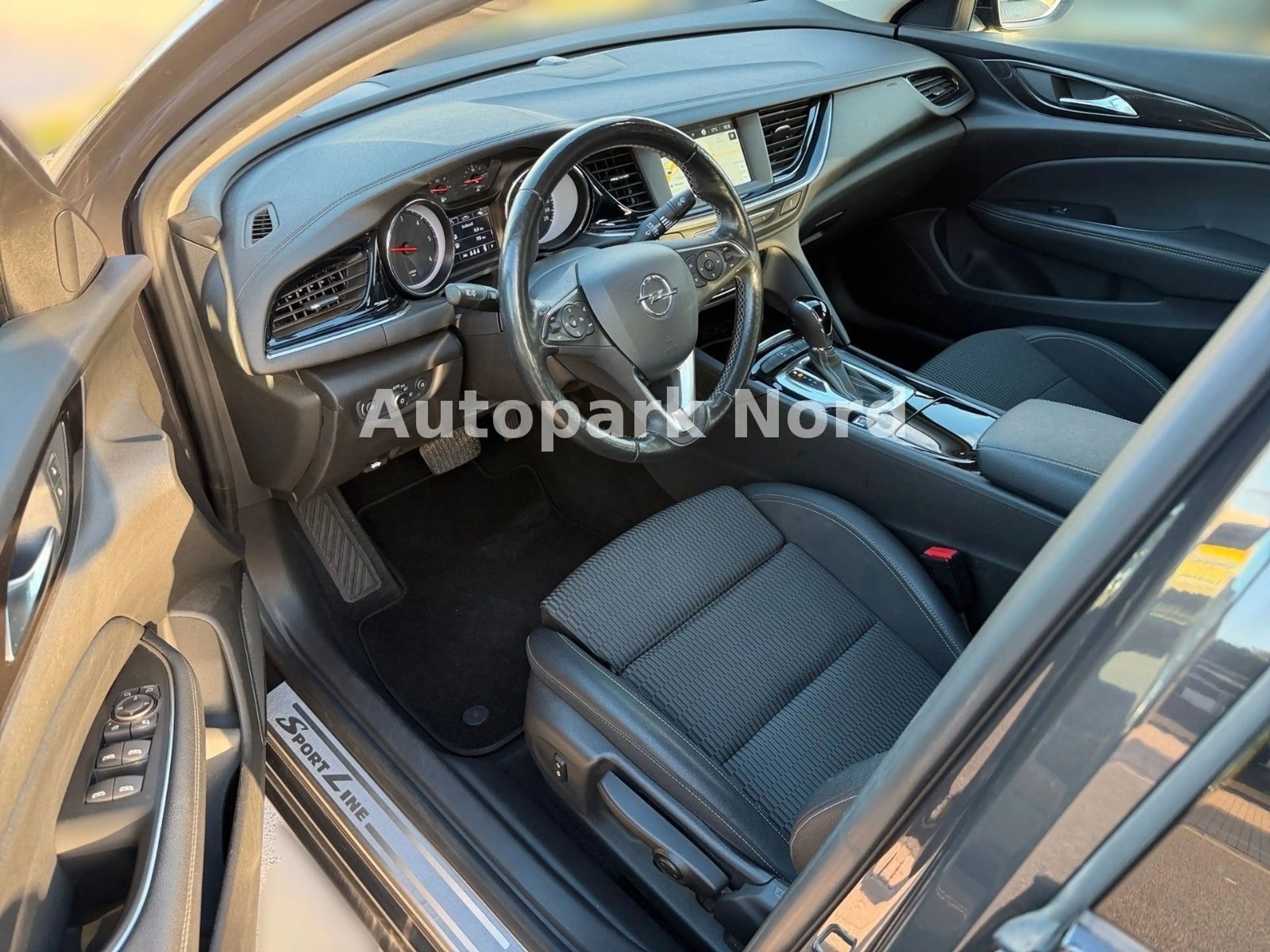 Opel Insignia 2.0D Aut. 128kW Elegance GS/1.HAND/LED — photo 15
