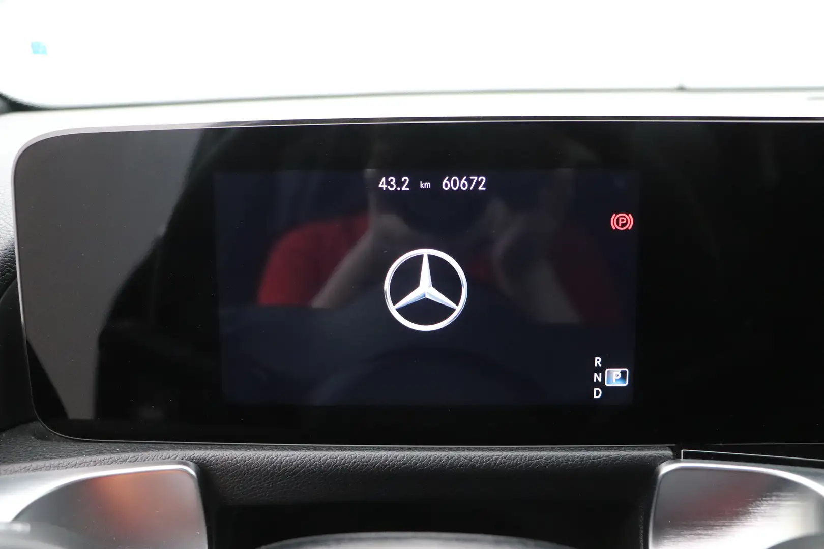 Mercedes-Benz GLB 200 AUT Advantage Style LEDER/CUIR Multibeam LED GPS P Grijs - 2