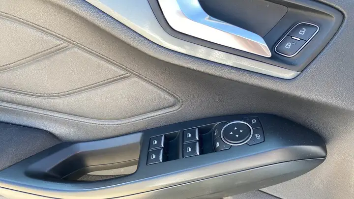 Ford Focus 2019, foto 19