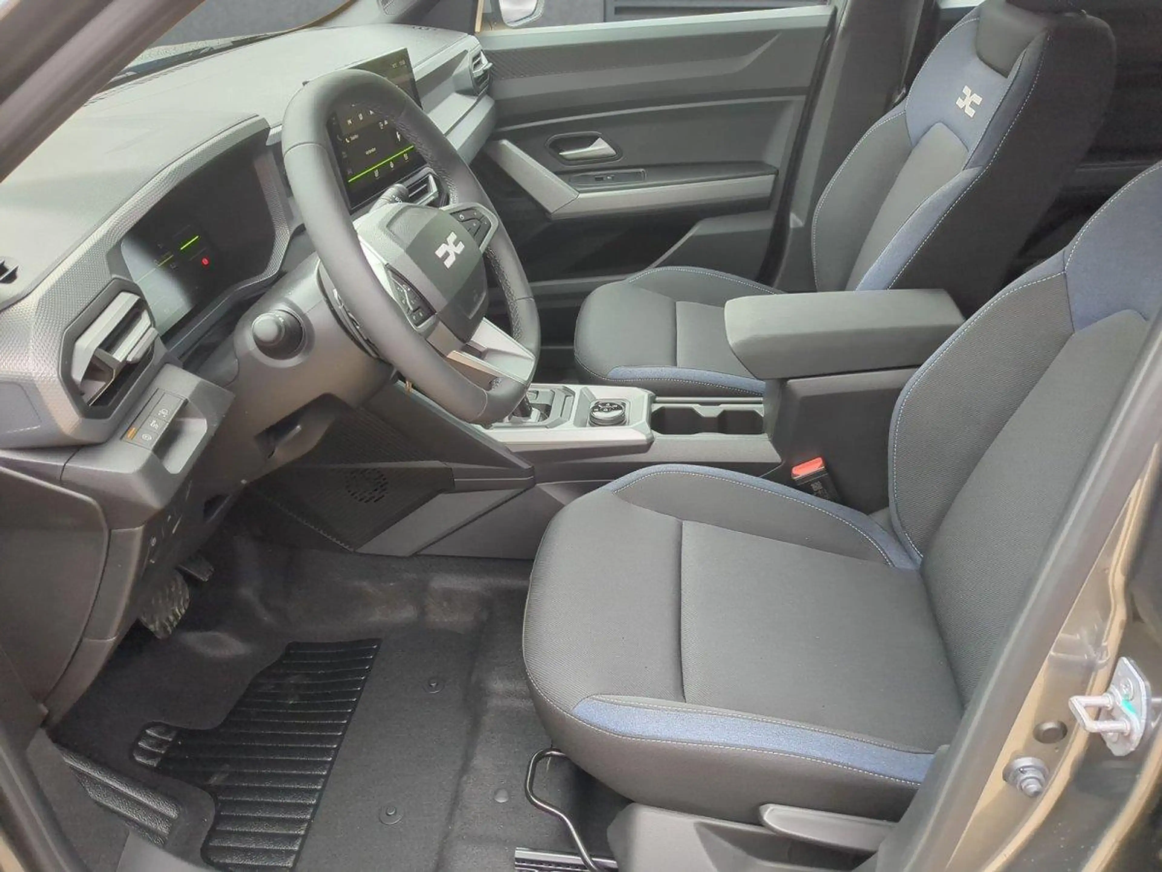 Dacia Duster Expression SHZ+LKHZ+GJR hybrid-G 150 EDC 4x4 11... — photo 4