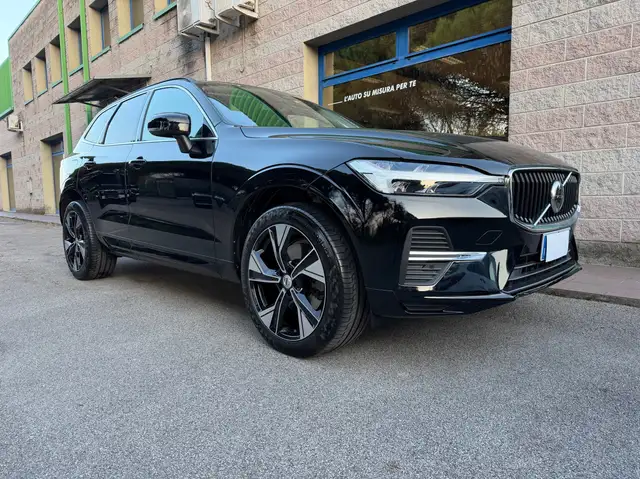 Volvo XC60 2.0 B4 AWD AUTOMATICA CERCHI DA 20" FARI FULL LED