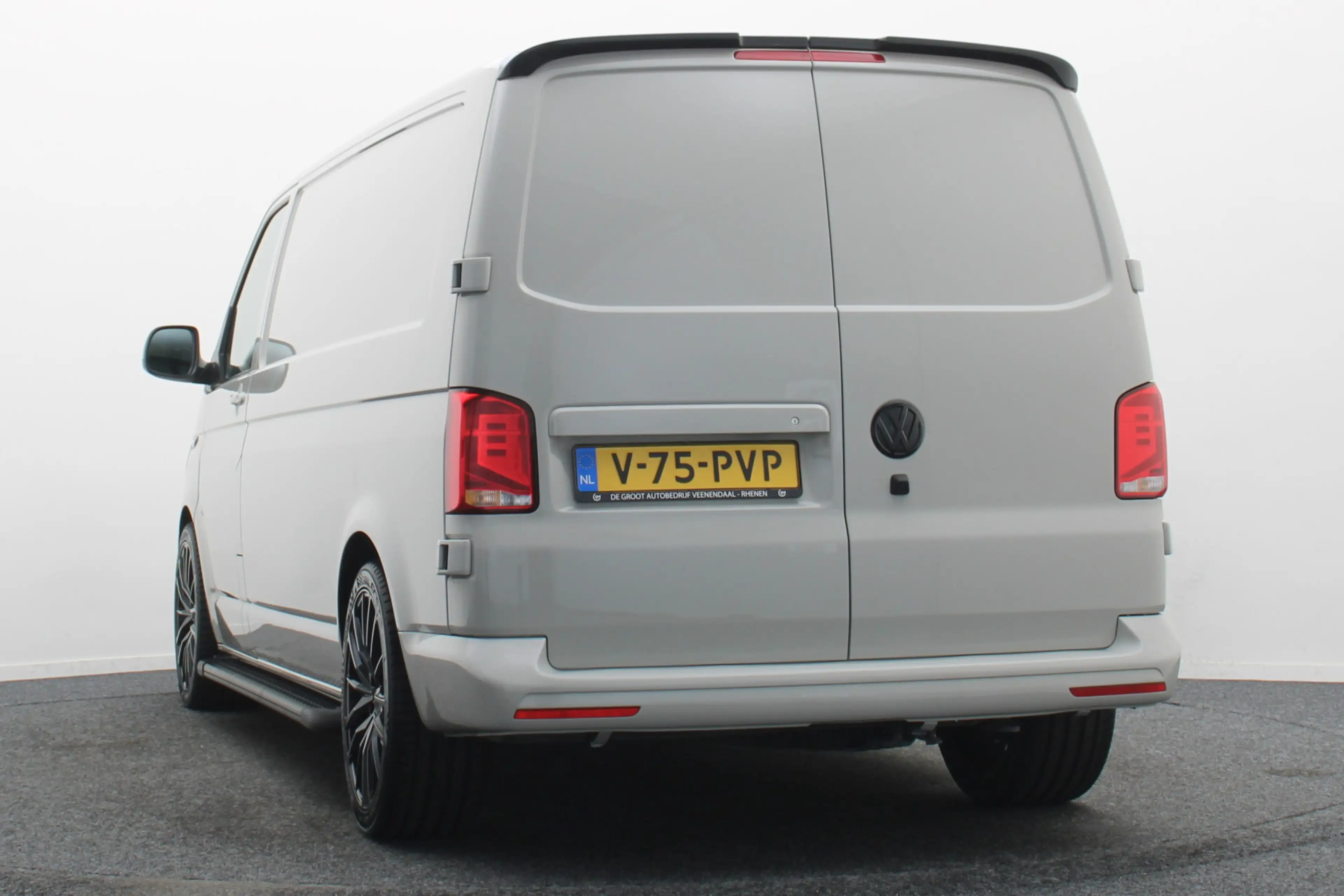 Volkswagen T6.1 Transporter 2.0 TDI DSG L2H1 — photo 17