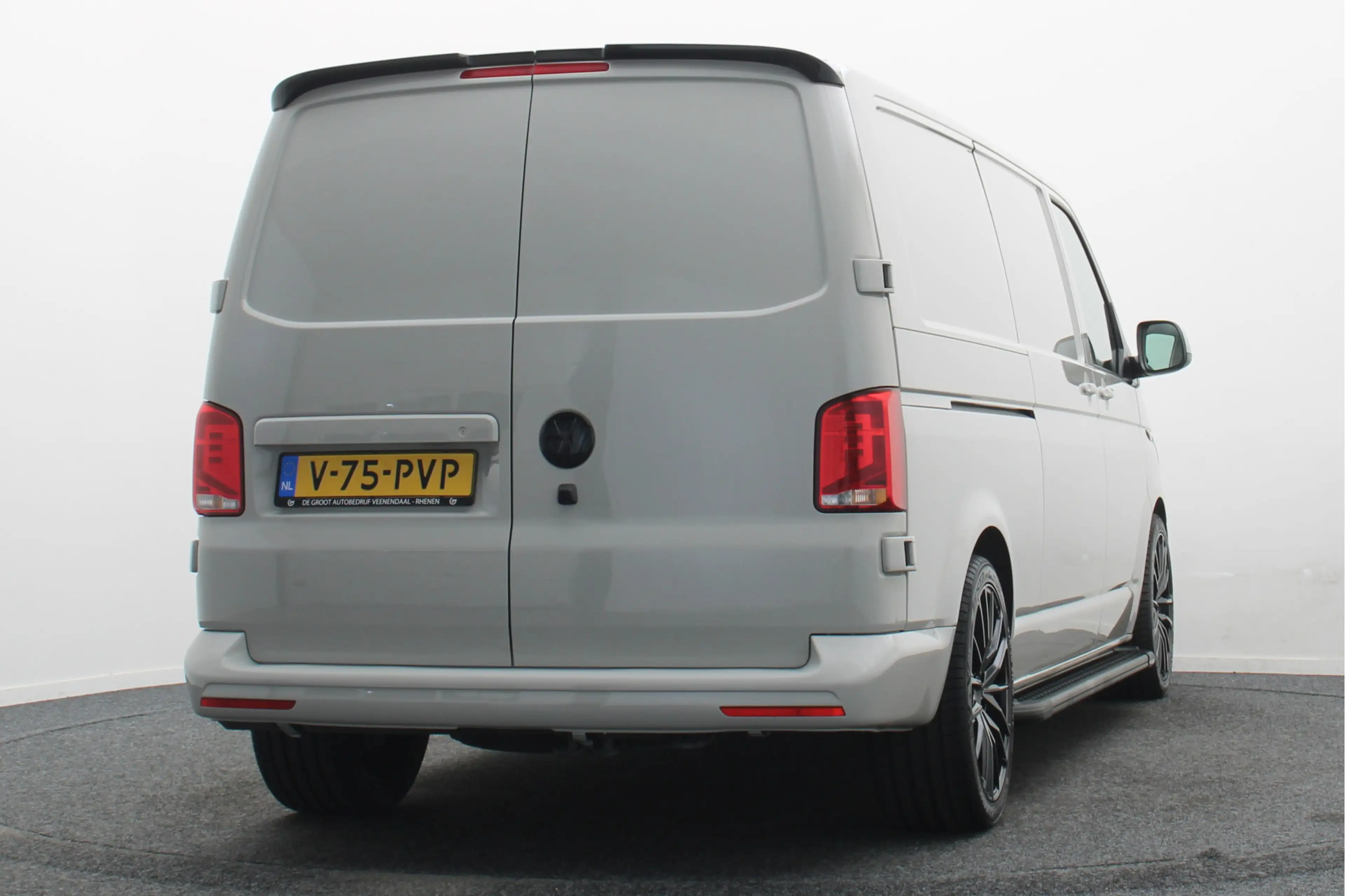 Volkswagen T6.1 Transporter 2.0 TDI DSG L2H1 — photo 18