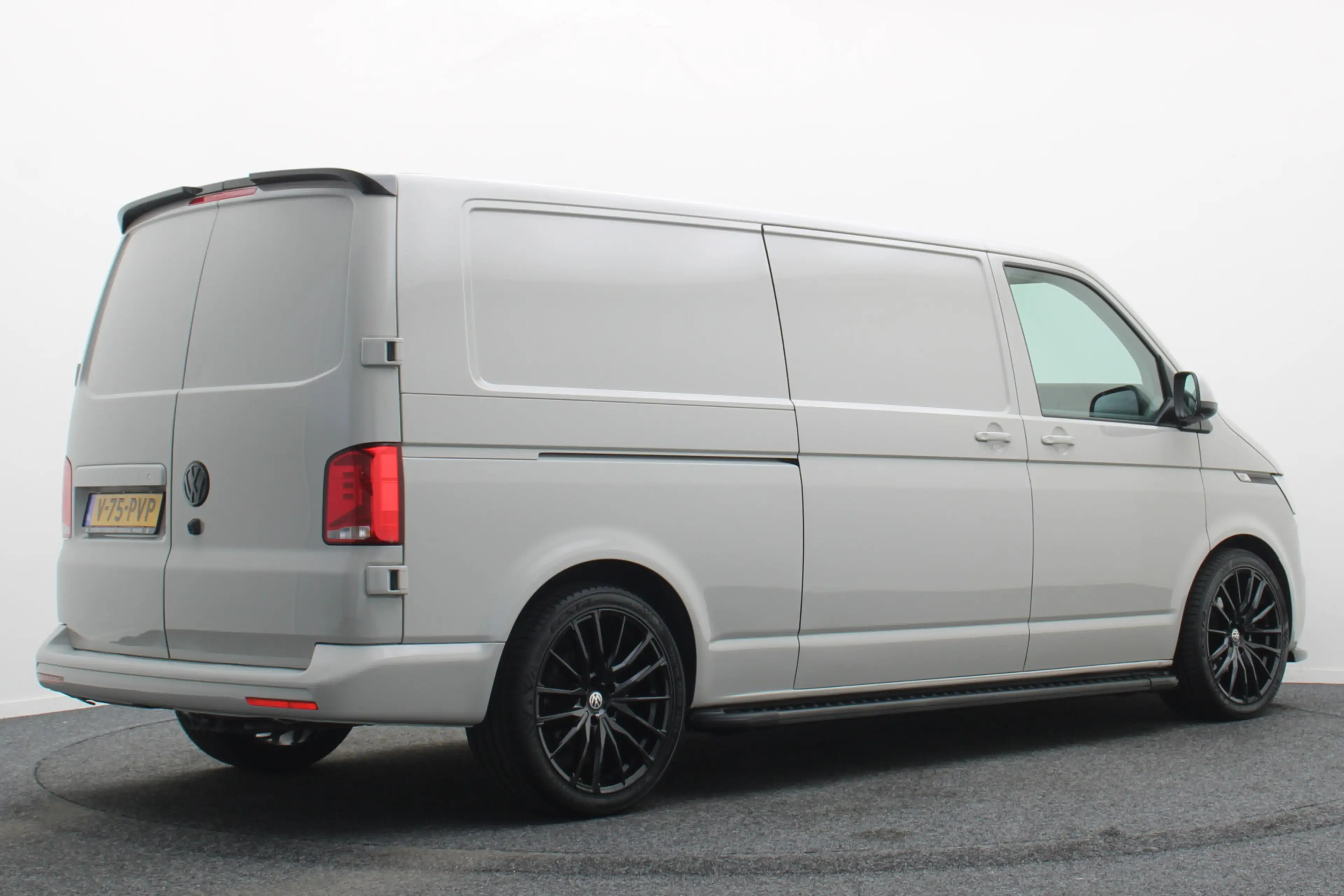 Volkswagen T6.1 Transporter 2.0 TDI DSG L2H1 — photo 19