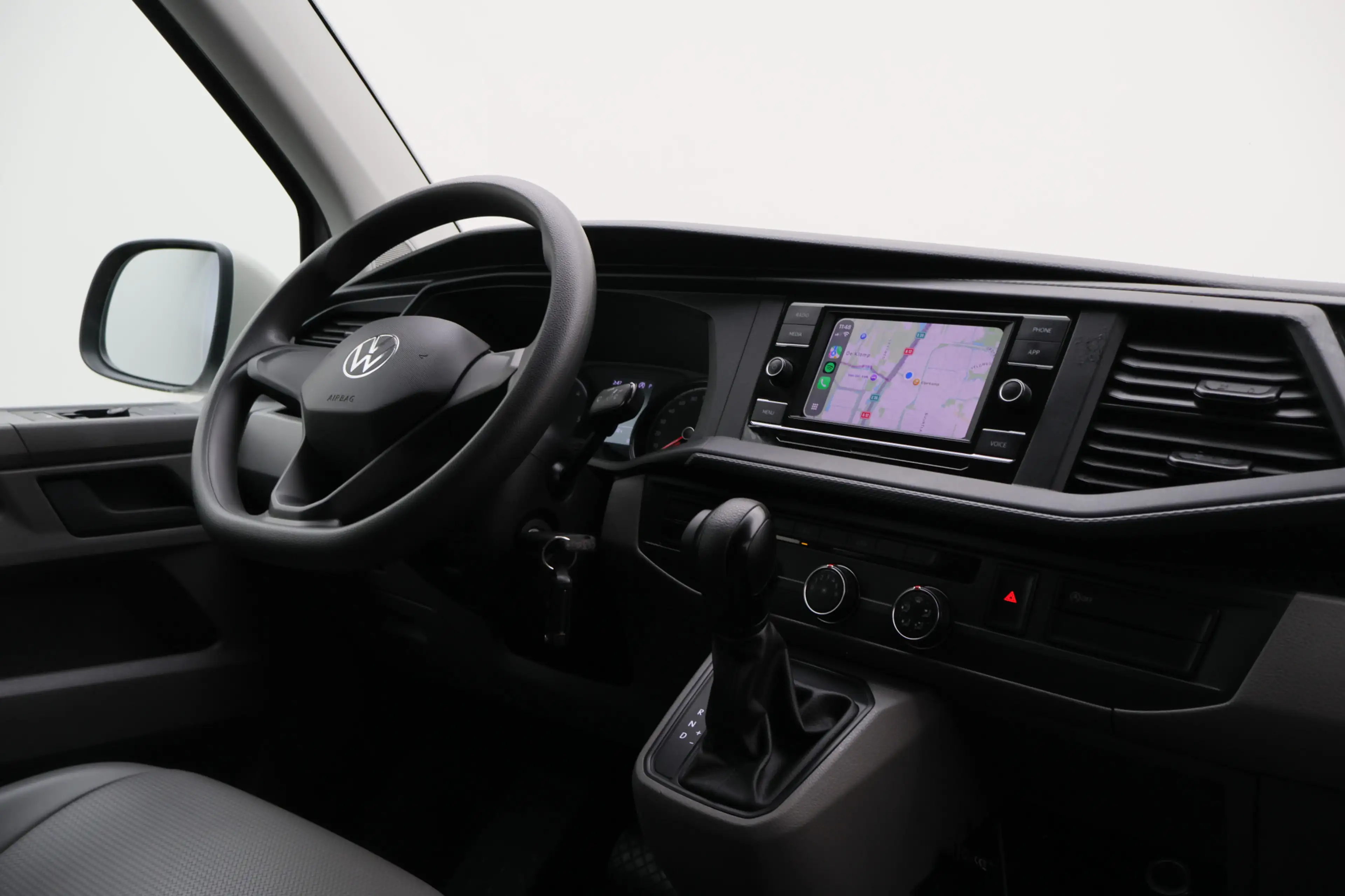 Volkswagen T6.1 Transporter 2.0 TDI DSG L2H1 — photo 2