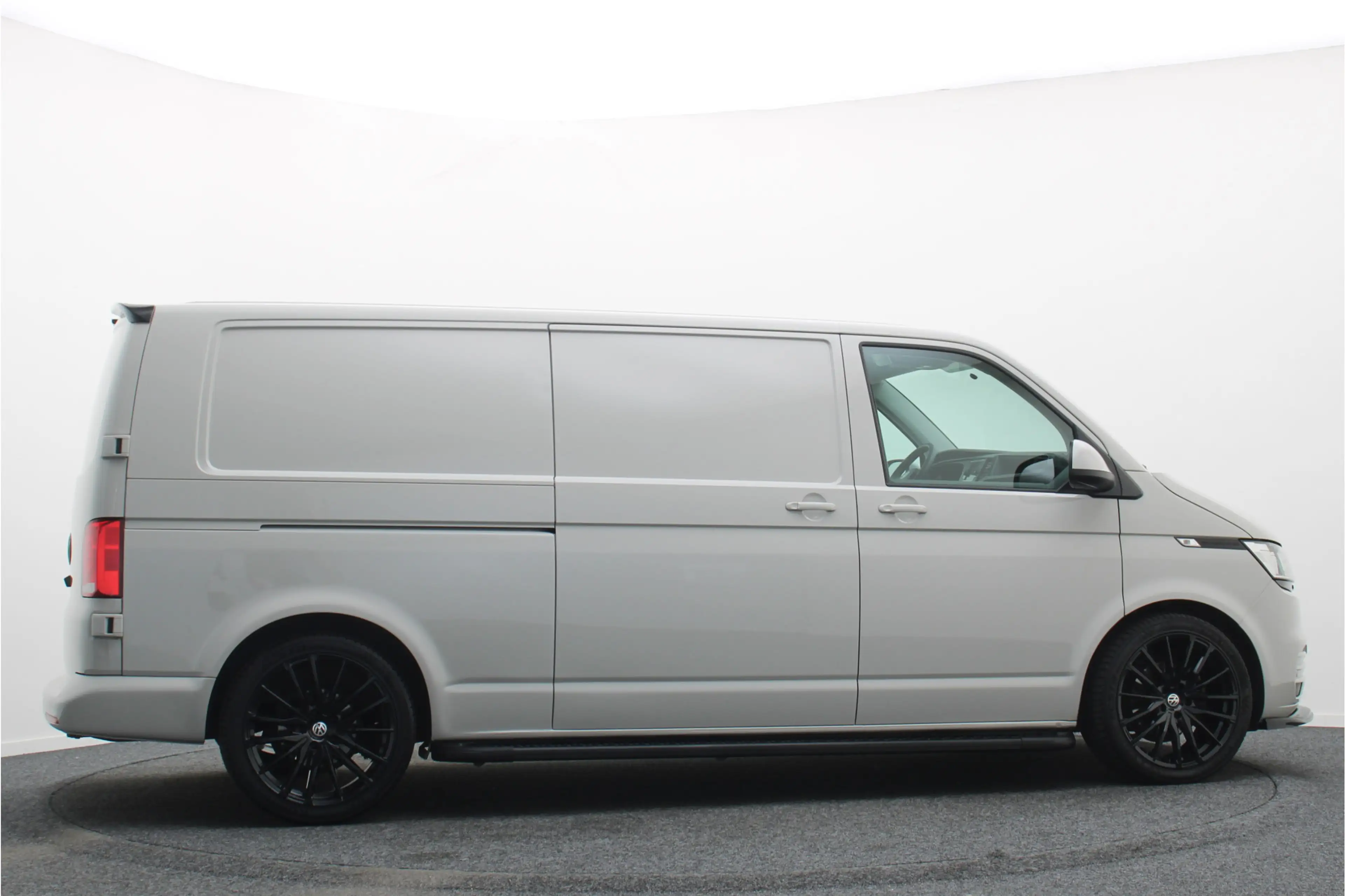 Volkswagen T6.1 Transporter 2.0 TDI DSG L2H1 — photo 8