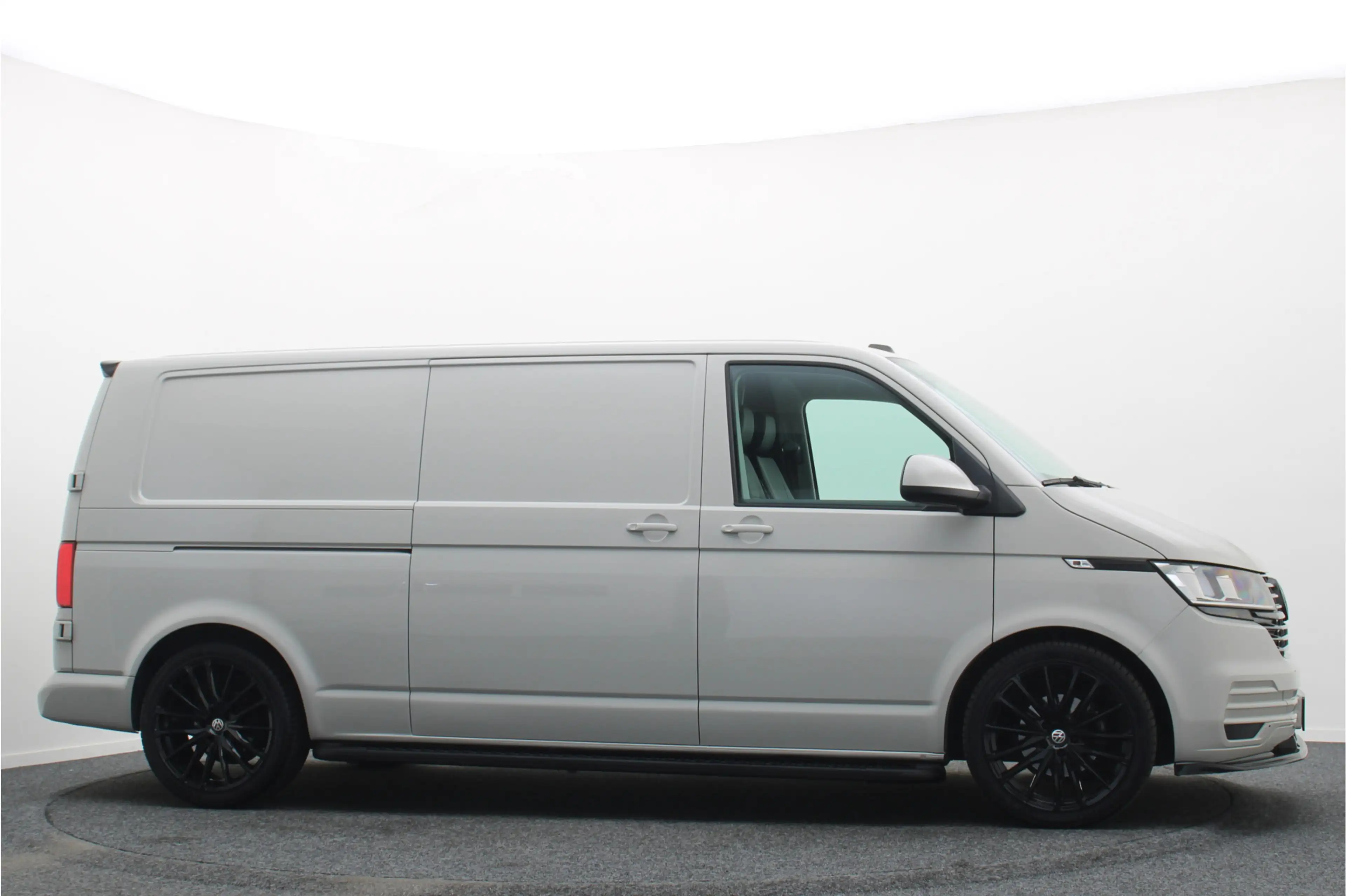 Volkswagen T6.1 Transporter 2.0 TDI DSG L2H1 — photo 20