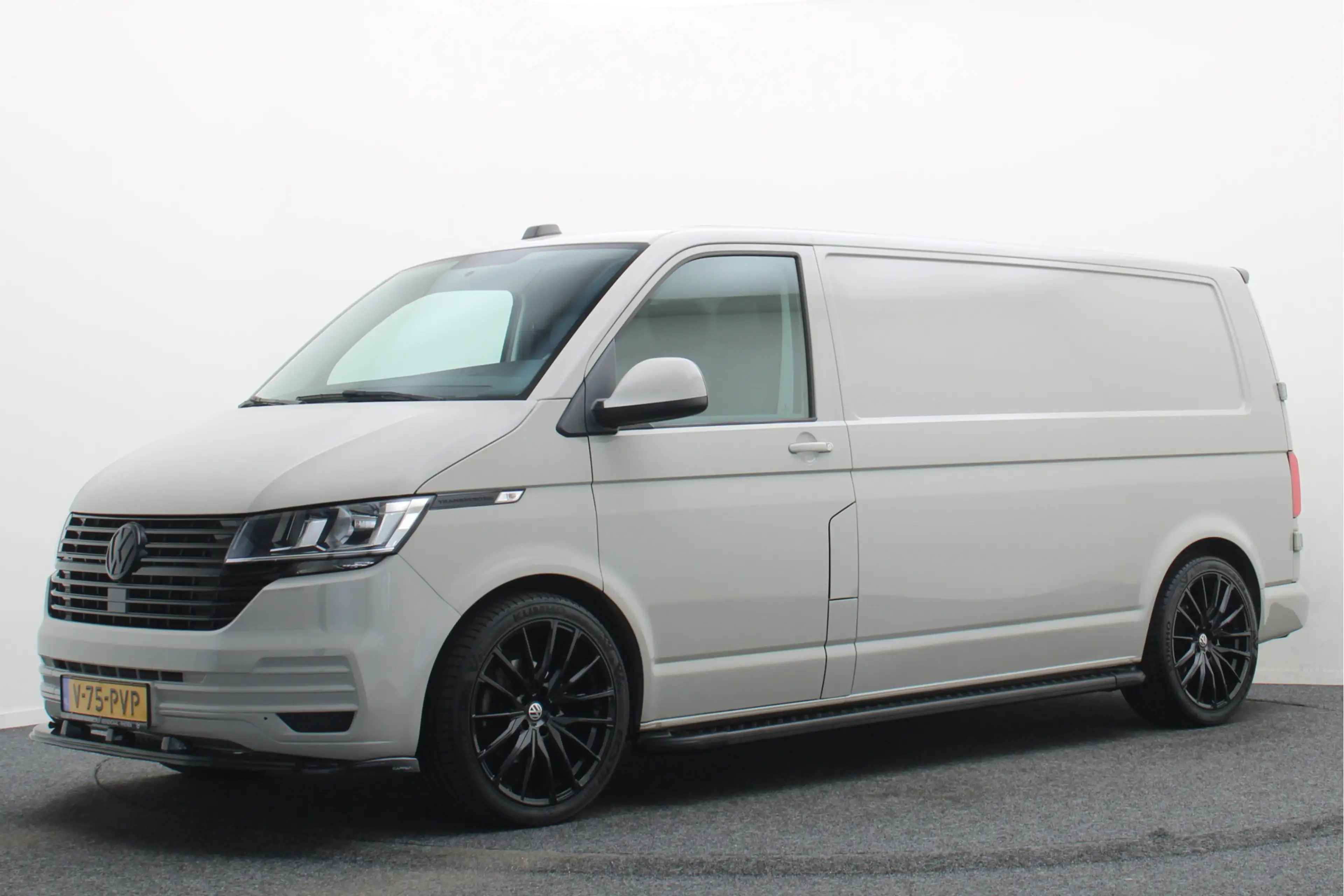 Volkswagen T6.1 Transporter 2.0 TDI DSG L2H1 — photo 15