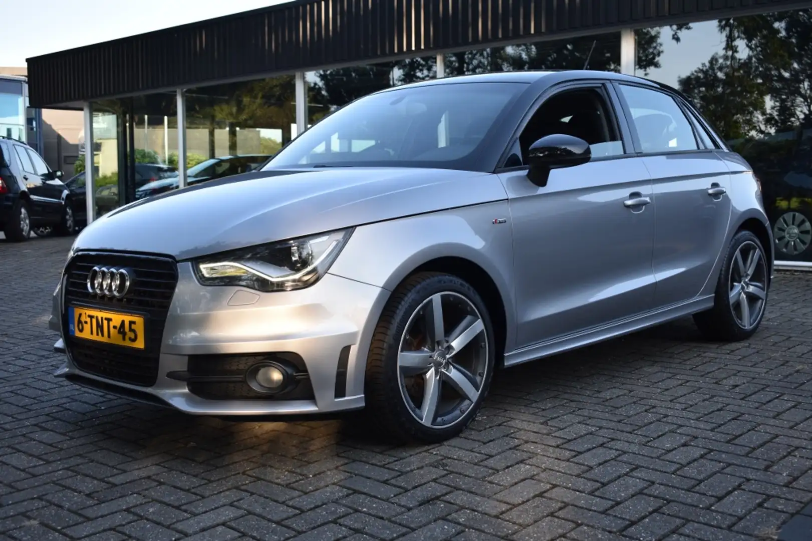 Audi A1 Sportback 1.4 TFSI Admired. S-line NAVI CRUISE PDC Gris - 1