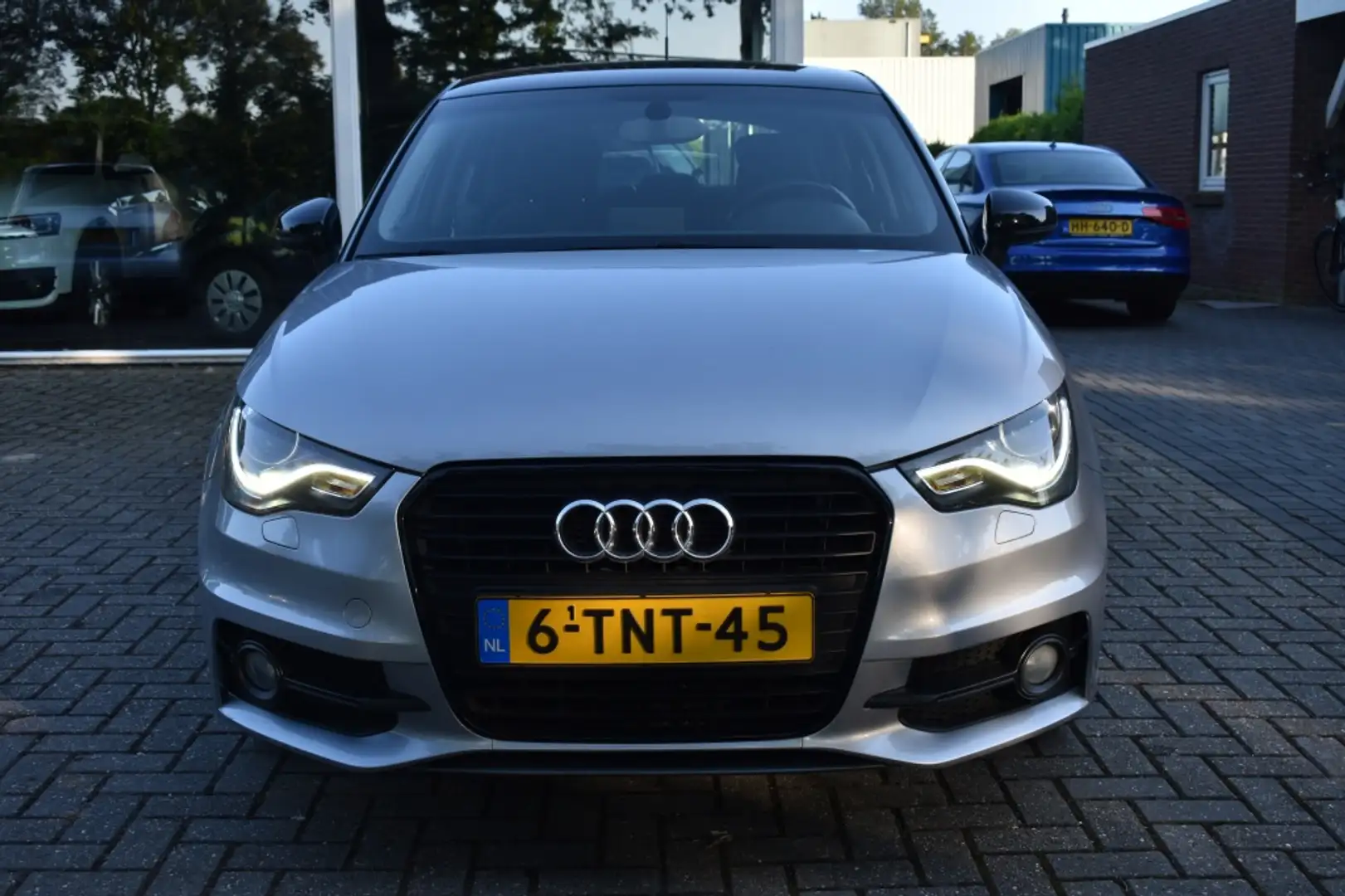 Audi A1 Sportback 1.4 TFSI Admired. S-line NAVI CRUISE PDC Gris - 2