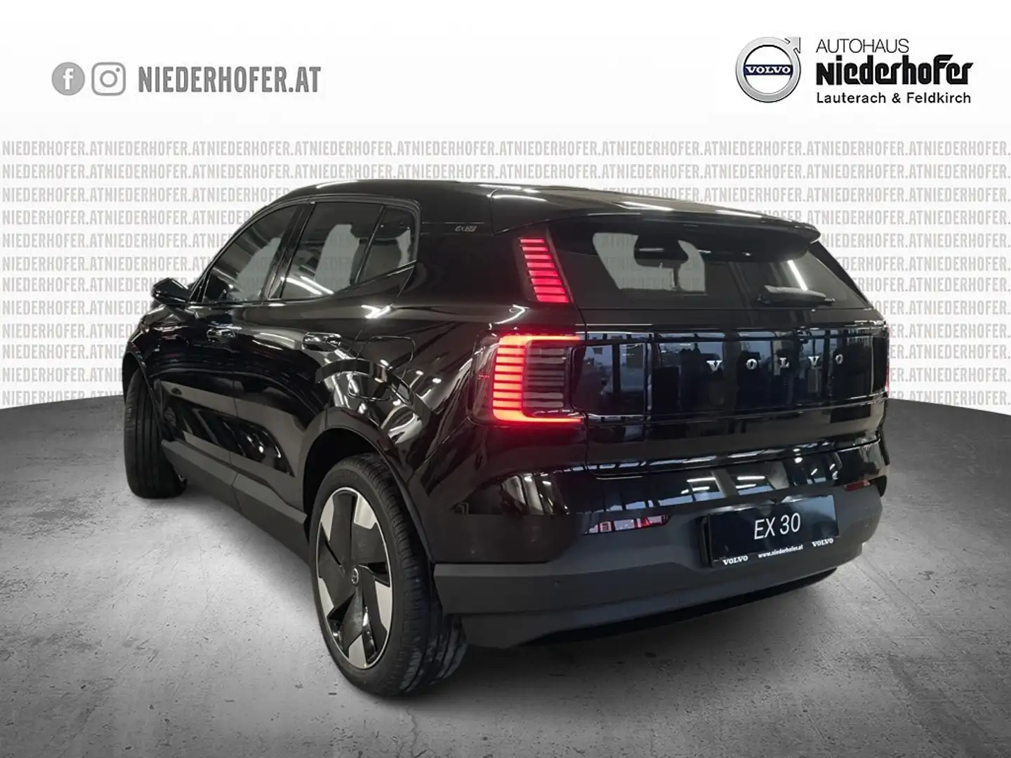 Volvo EX30 Single Motor Extended Range 69kWh Plus Schwarz - 2