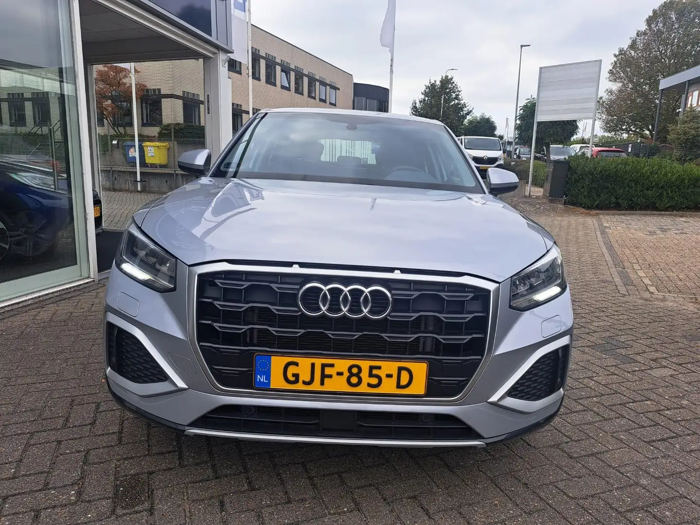 Audi Q2 35 TFSI Advanced edition / carplay /camera / stoel Grijs - 2