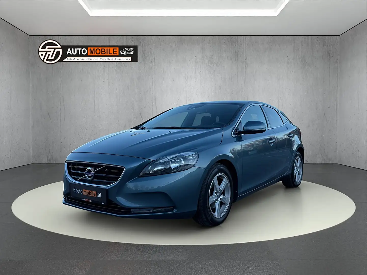 Volvo V40 D2 Momentum Blau - 1
