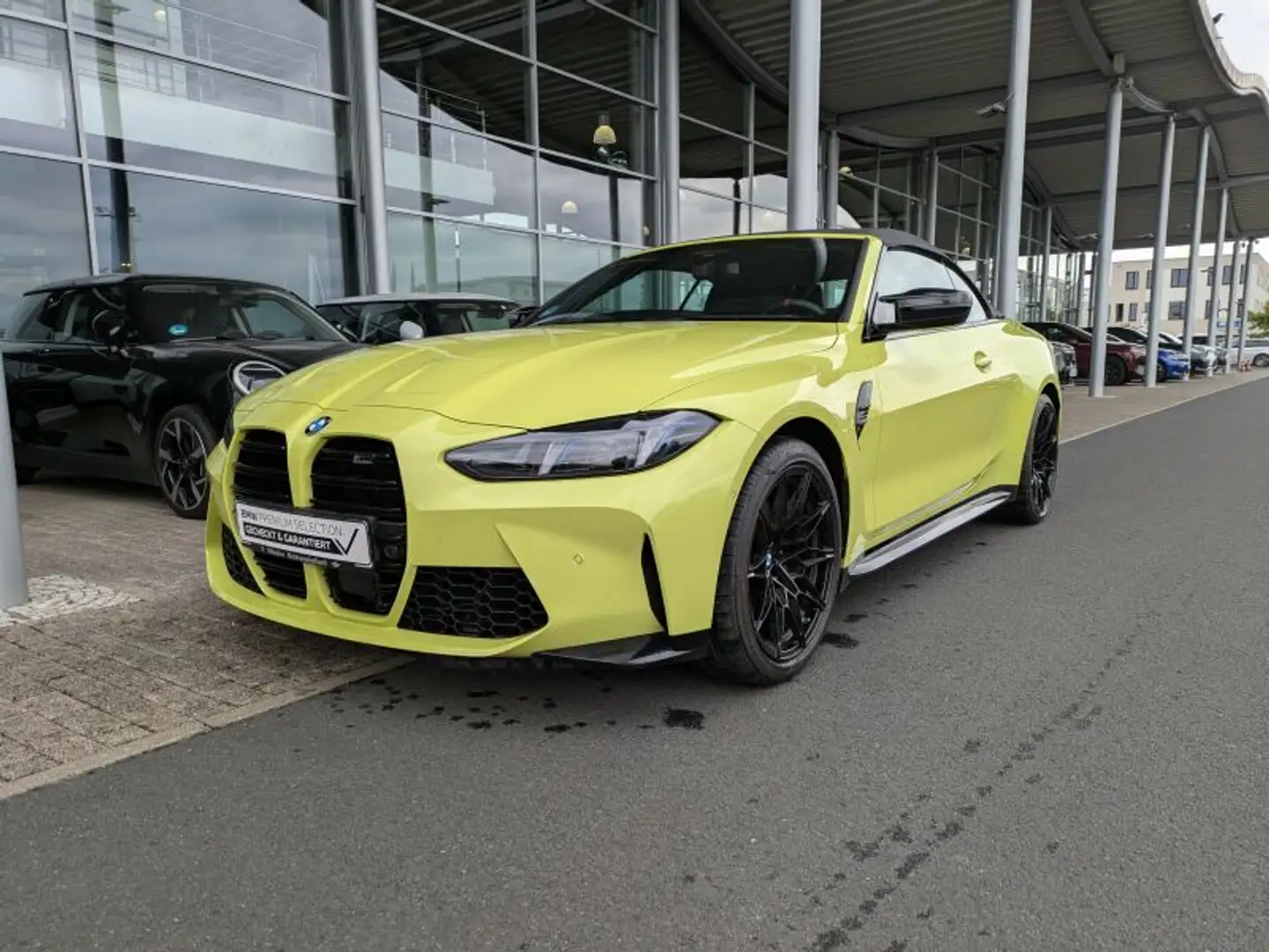 BMW M4 Competition Cabrio mit M xDrive Harm./Kard. Jaune - 2