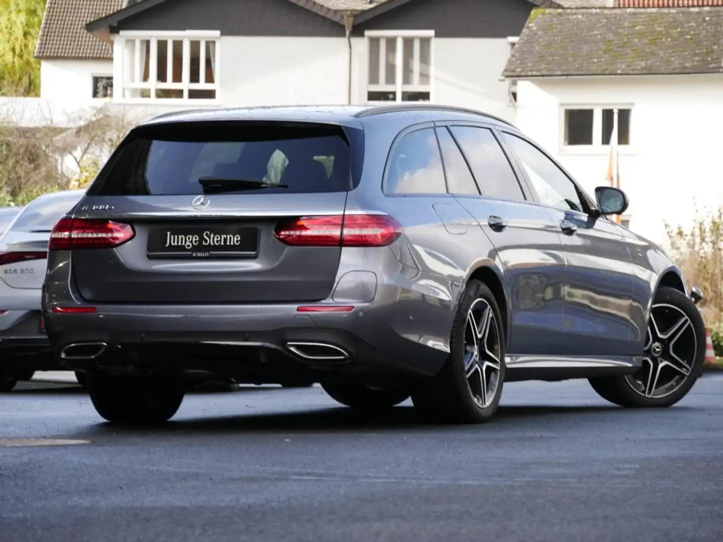 Mercedes-Benz E 300 e T AMG-Sport/SHD/AHK/360/Easy-P/LED/18" Grau - 2