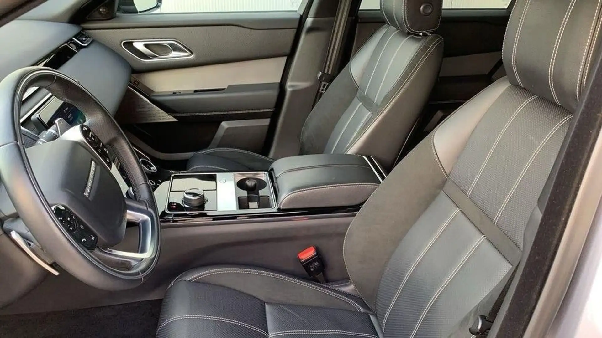 Land Rover Range Rover Velar 2.0 P300 R-Dynamic SE Schwarz - 2