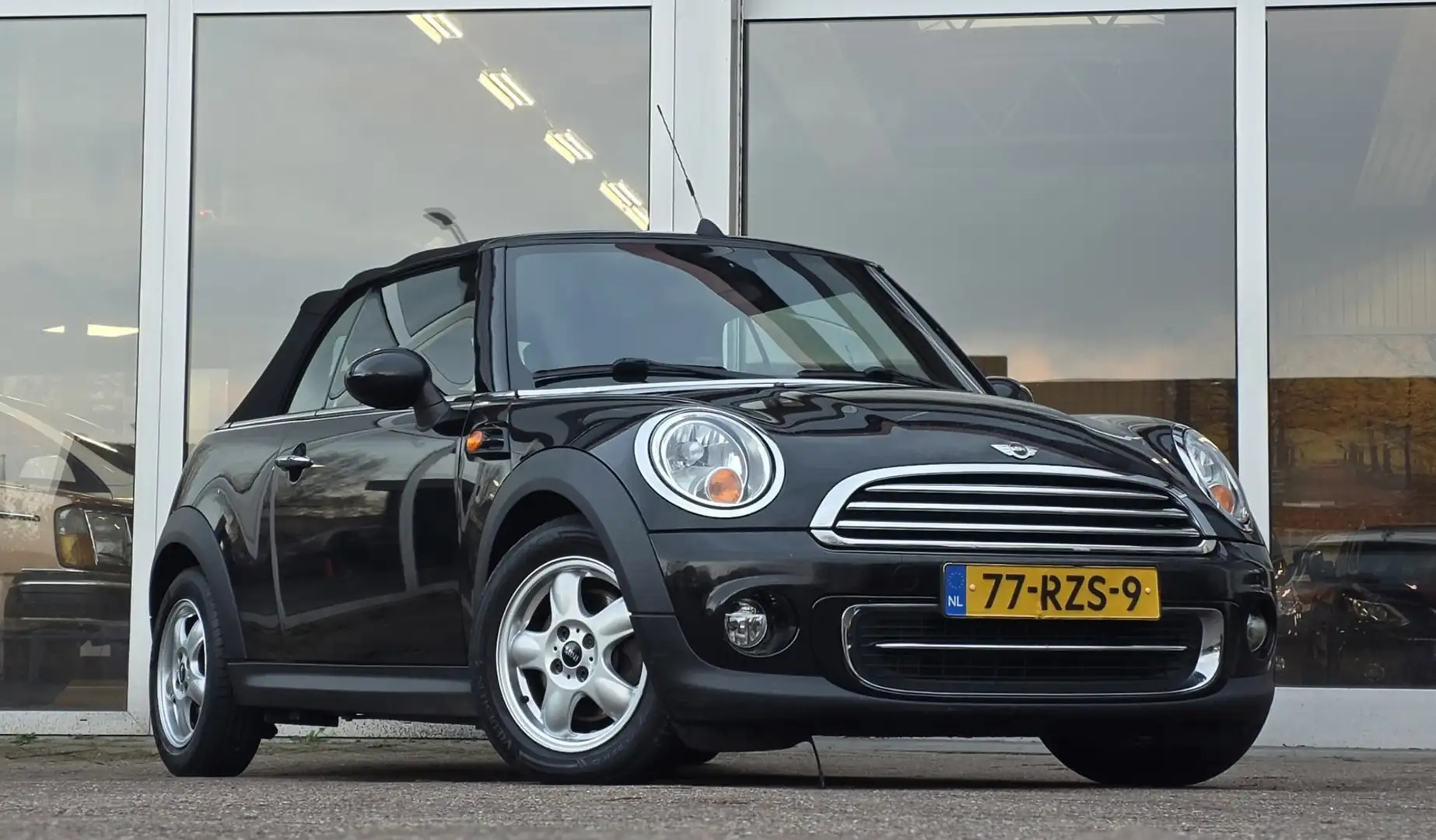 MINI Cooper Cabrio Mini 1.6i 2e Eigenaar Airco Harman Kardon Mooi! Zwart - 2