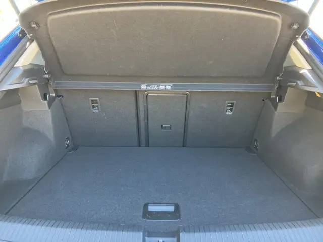 Volkswagen T-Roc view 12