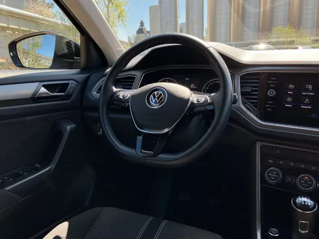Volkswagen T-Roc view 15