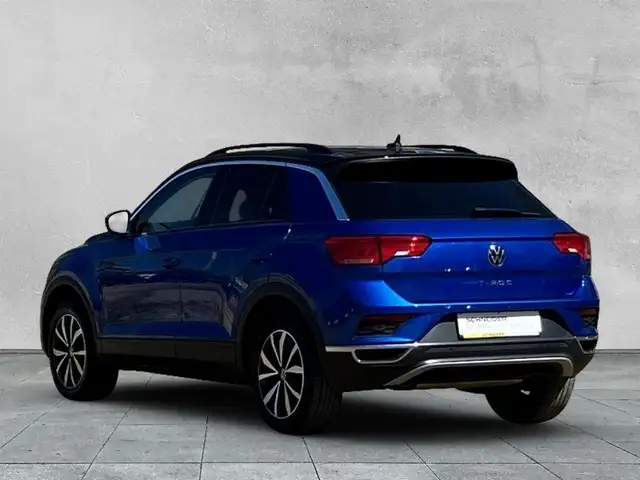 Volkswagen T-Roc view 3