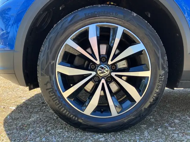 Volkswagen T-Roc view 13