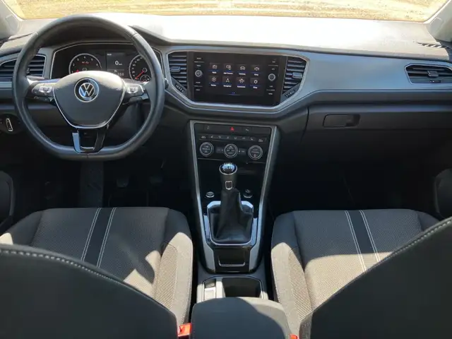 Volkswagen T-Roc view 14