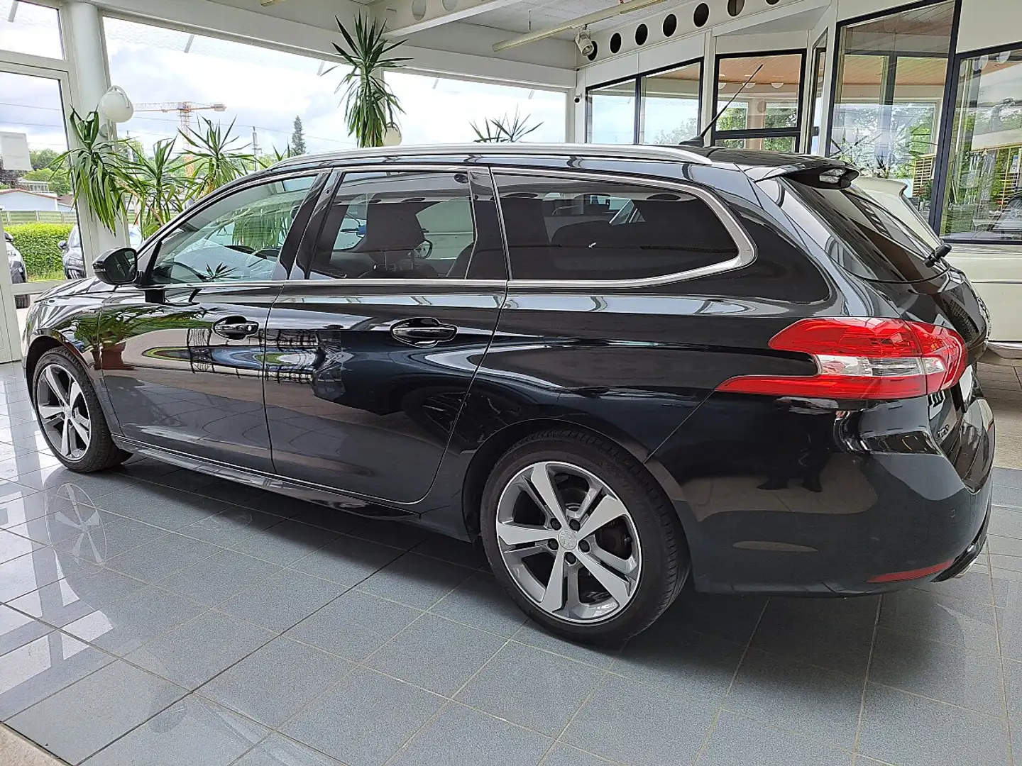 Peugeot 308 SW 1,5 BlueHDI 130 GT Line S&S EAT8 Aut. Schwarz - 2