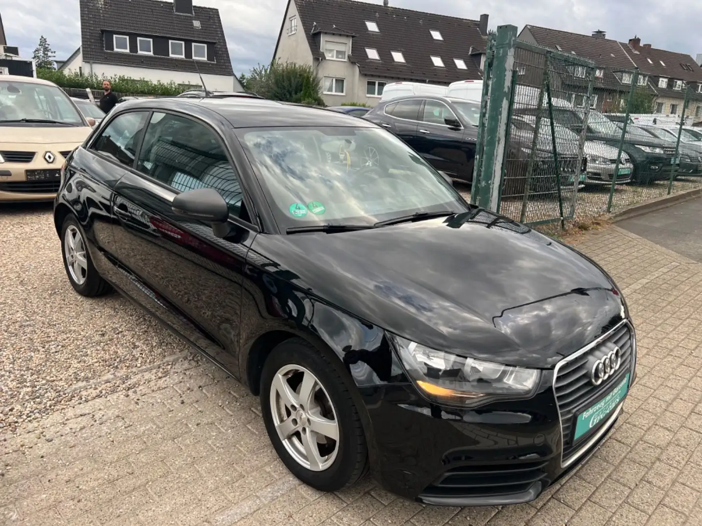 Audi A1 attraction*TÜV NEU*1 HAND*KLIMA*TOP*SHZ* Schwarz - 2