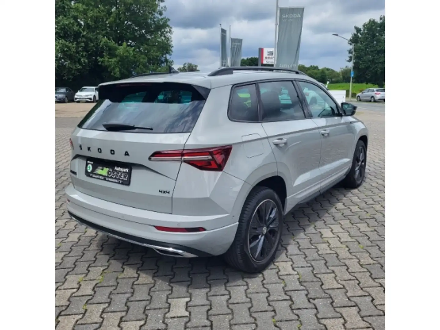 Skoda Karoq Sportline 4x4 2.0 TSI 140 kW 7G DSG*AHK*NAV*STDHZ Gri - 2