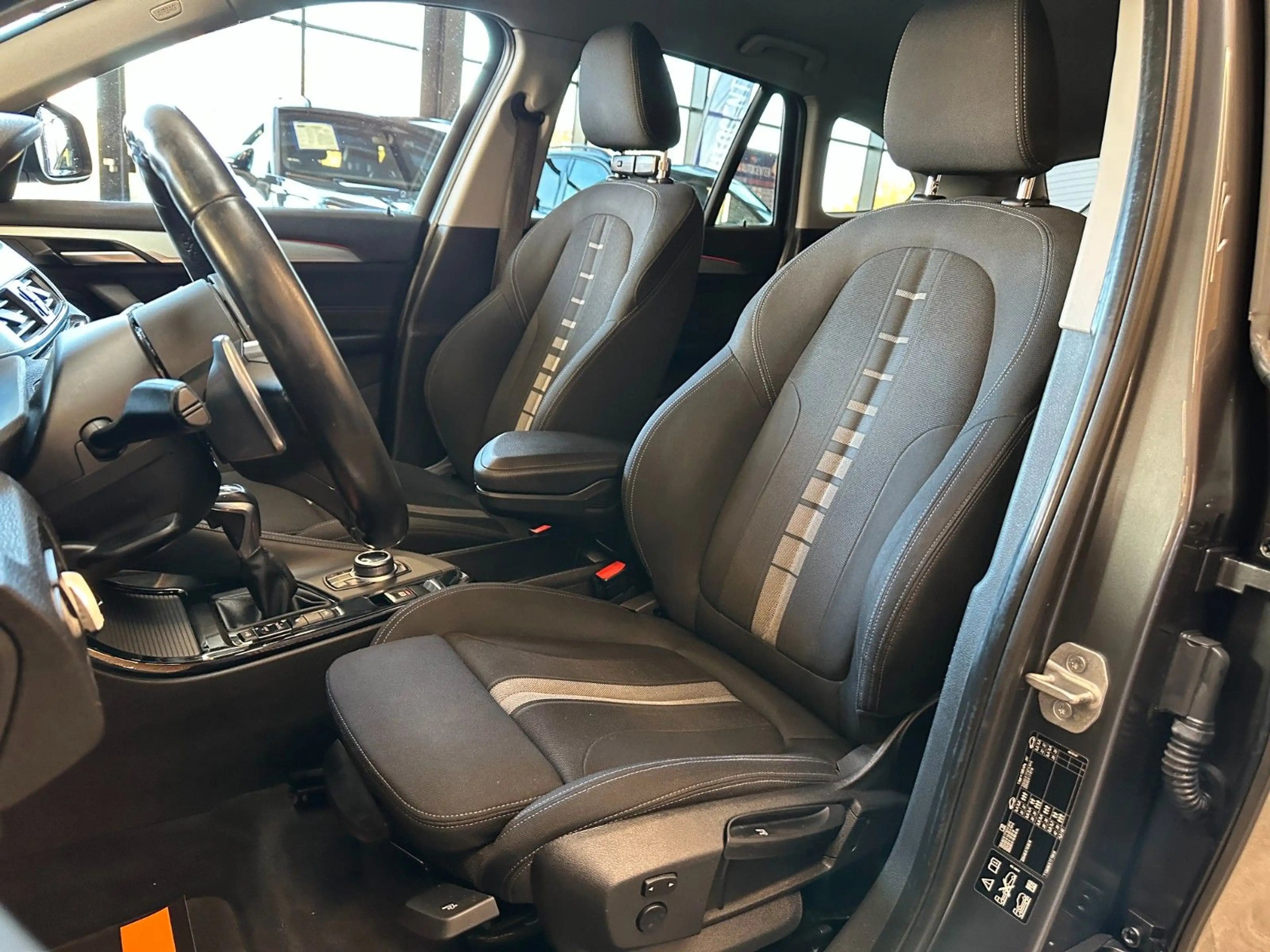 BMW X1 *KEYLESS*M-SPORT*LED*PDC*TEMPO*NAV*StHZ* — photo 8