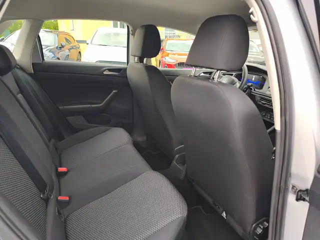 Volkswagen Polo view 11