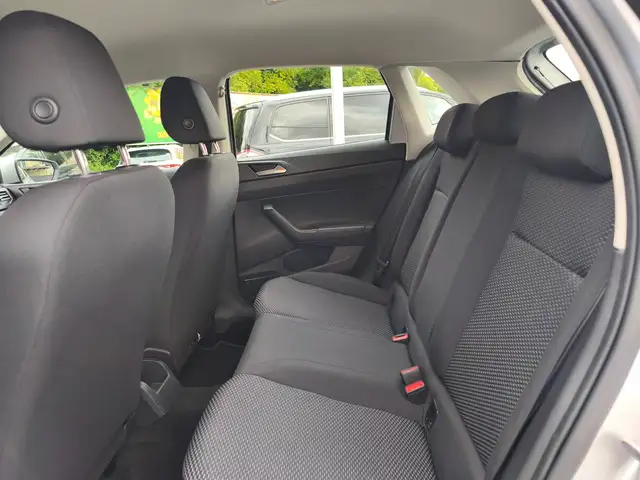 Volkswagen Polo view 9